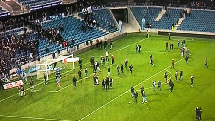 Nespokojnosť skalných! Invázia fanúšikov Le Havre na hraciu plochu